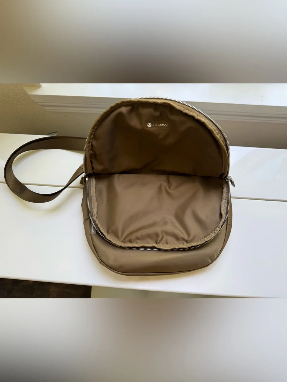 Lululemon All Night Festival Bag 5L RARE khaki color - Picture 2 of 5